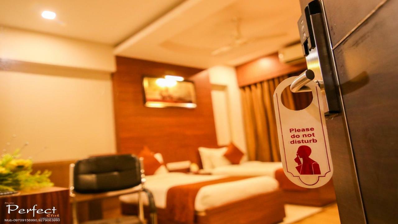 The Mahal Inn Jamshedpur Bagian luar foto