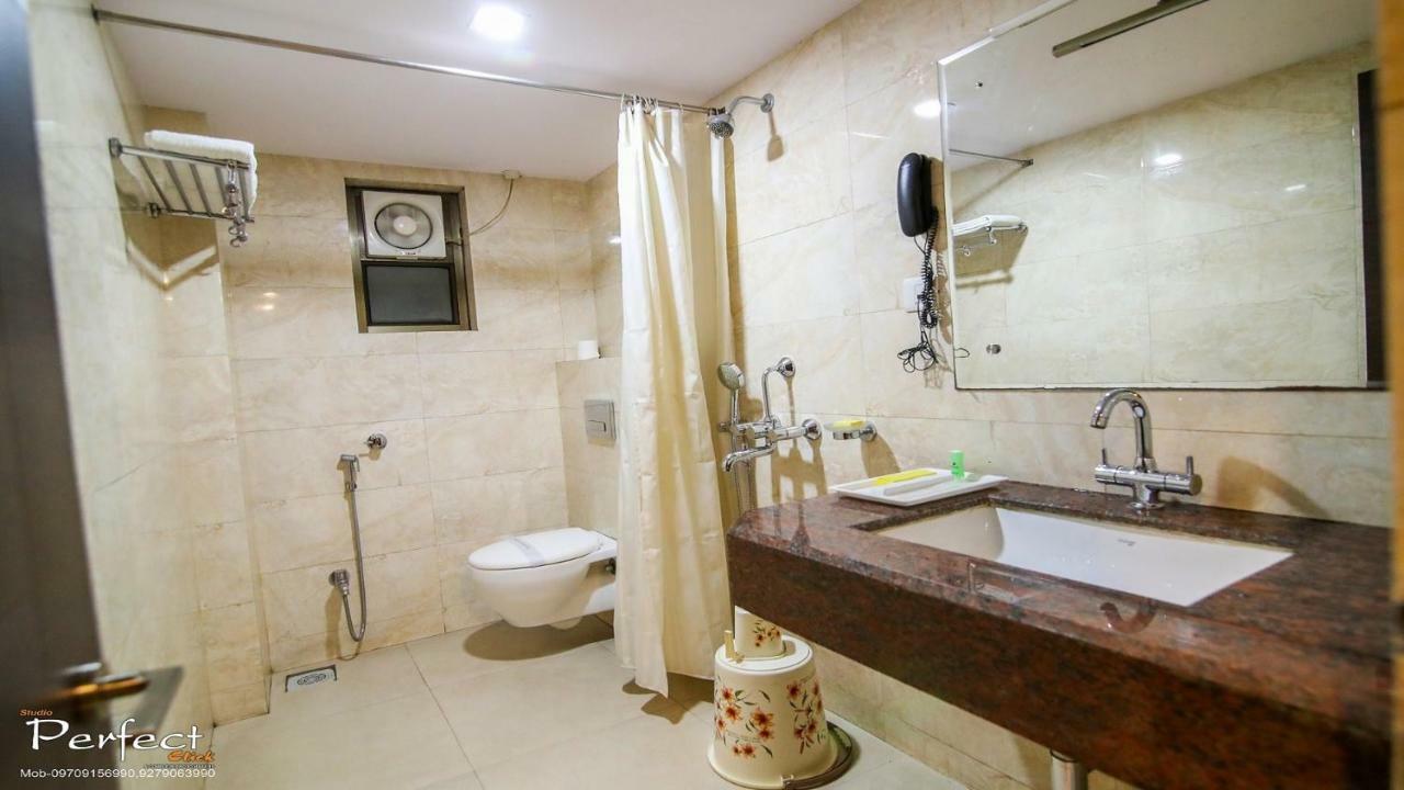 The Mahal Inn Jamshedpur Bagian luar foto