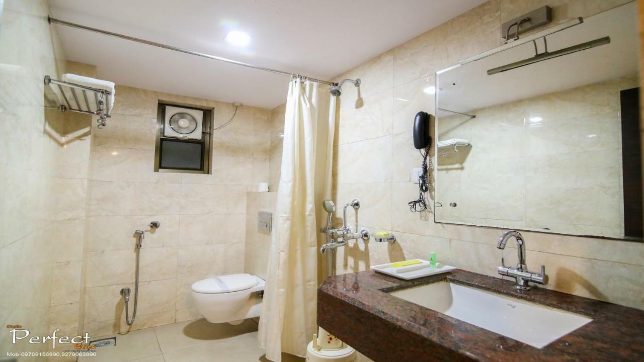 The Mahal Inn Jamshedpur Bagian luar foto